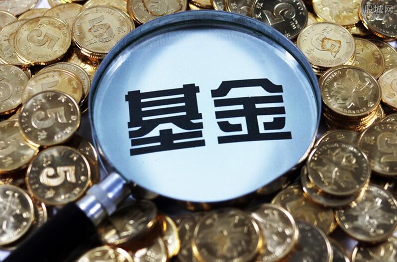 普通人适合炒股还是适合买基金?